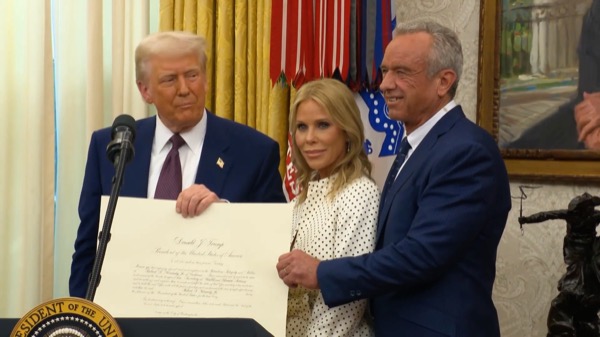 Robert F. Kennedy Jr. vereidigt als Gesundheitsminister – Trump hält Versprechen!