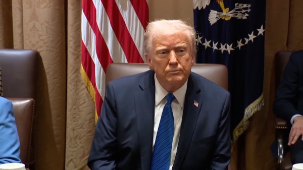 Trump ernennt neue US-Botschafter und unterzeichnet brisante Erlasse im Weißen Haus