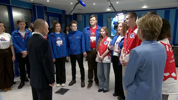 Putin trifft junge Nordpol-Expeditionsteilnehmer von Rosatom