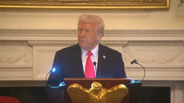 Trump beim Iftar-Dinner: Lob für Muslime, harte Worte zu Gender und Biden