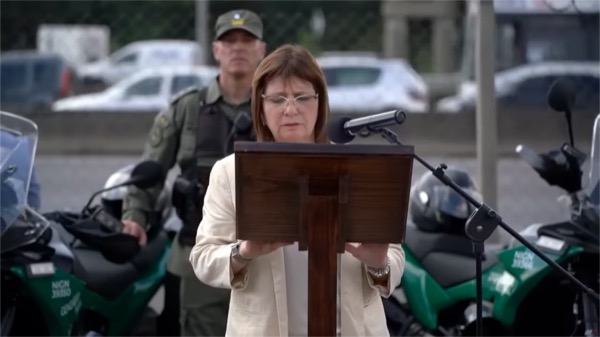 Patricia Bullrich präsentiert neue Motorräder für die Bundespolizei Argentiniens