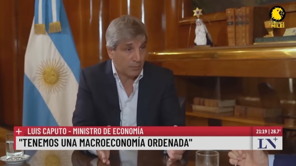 Caputo kontert Cristina Kirchner: „Sie wollen uns stürzen – doch die Zahlen sprechen für sich“